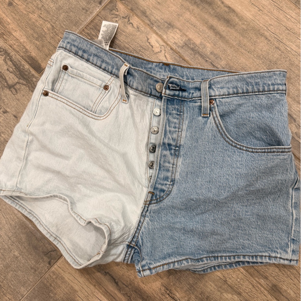 Two-Tone Levis 501